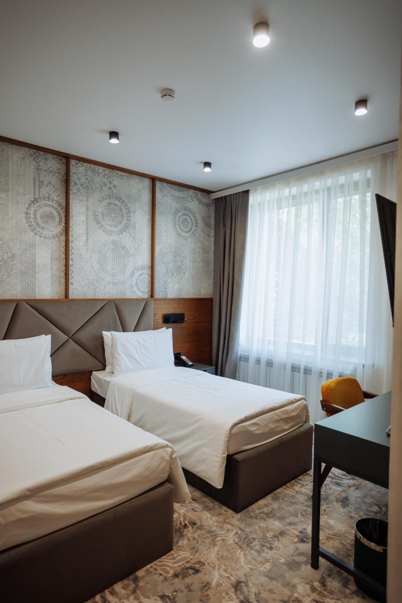 Aurum Garden Hotel Шимкент Екстериор снимка