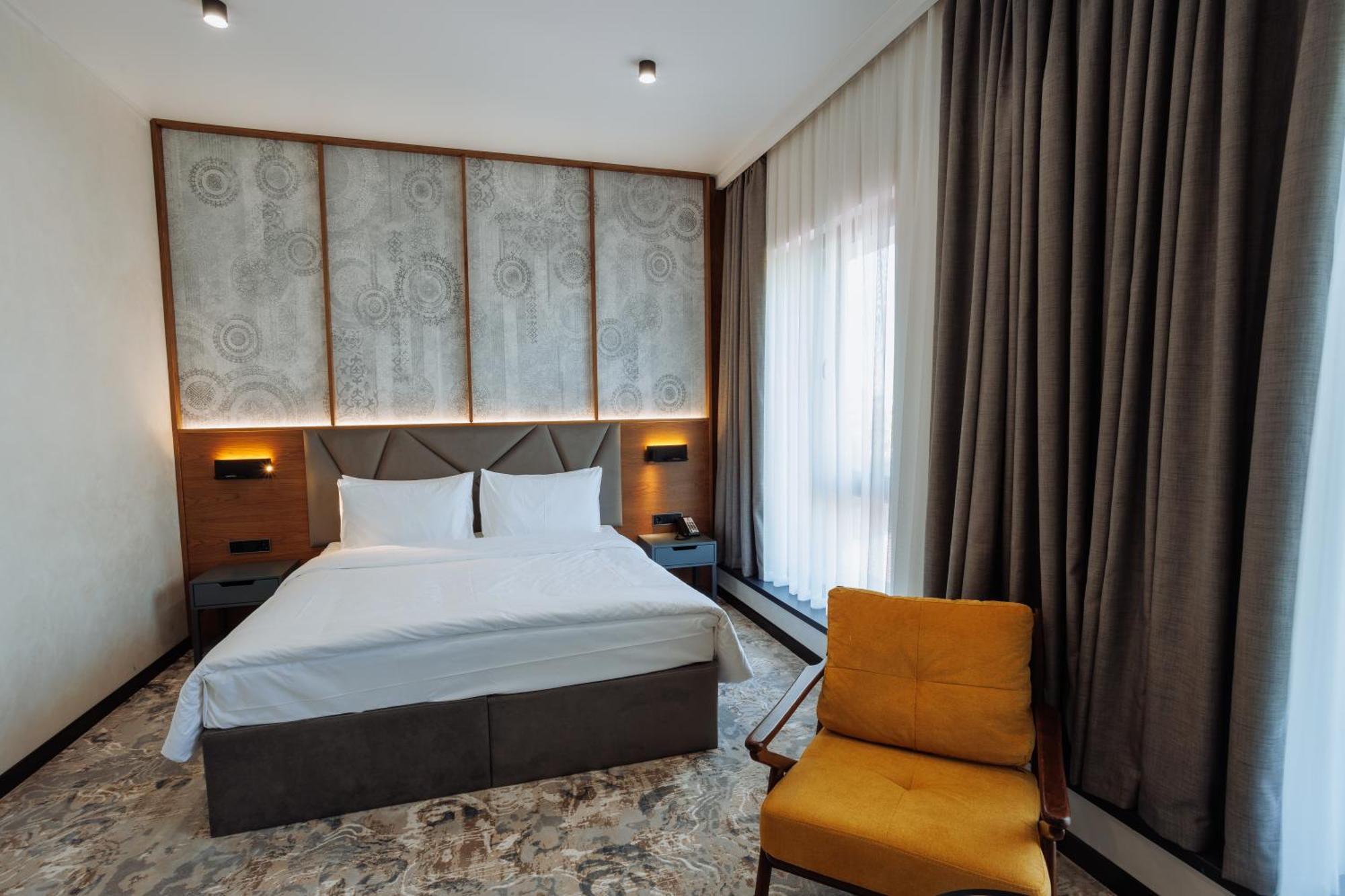 Aurum Garden Hotel Шимкент Екстериор снимка
