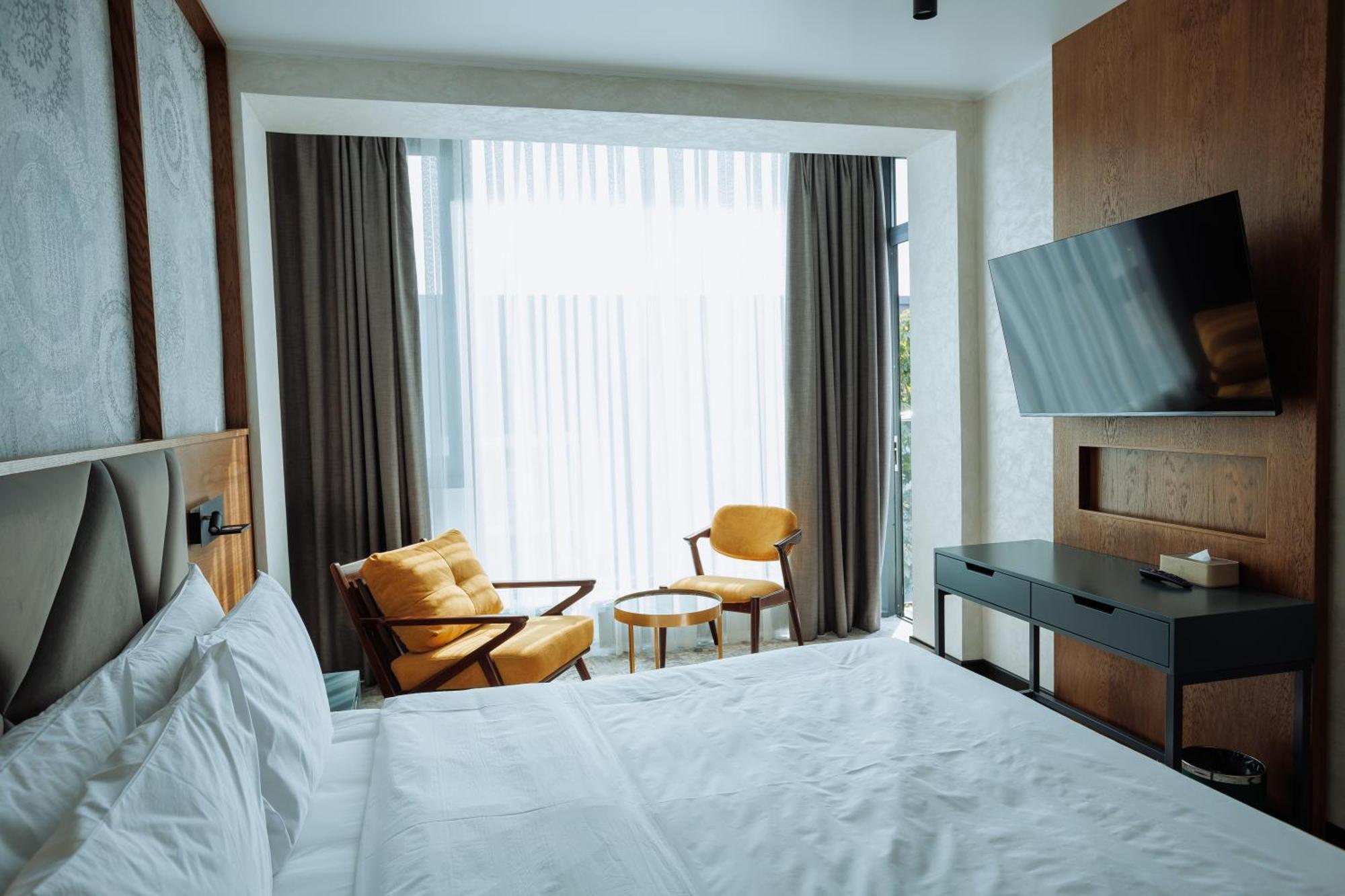 Aurum Garden Hotel Шимкент Екстериор снимка