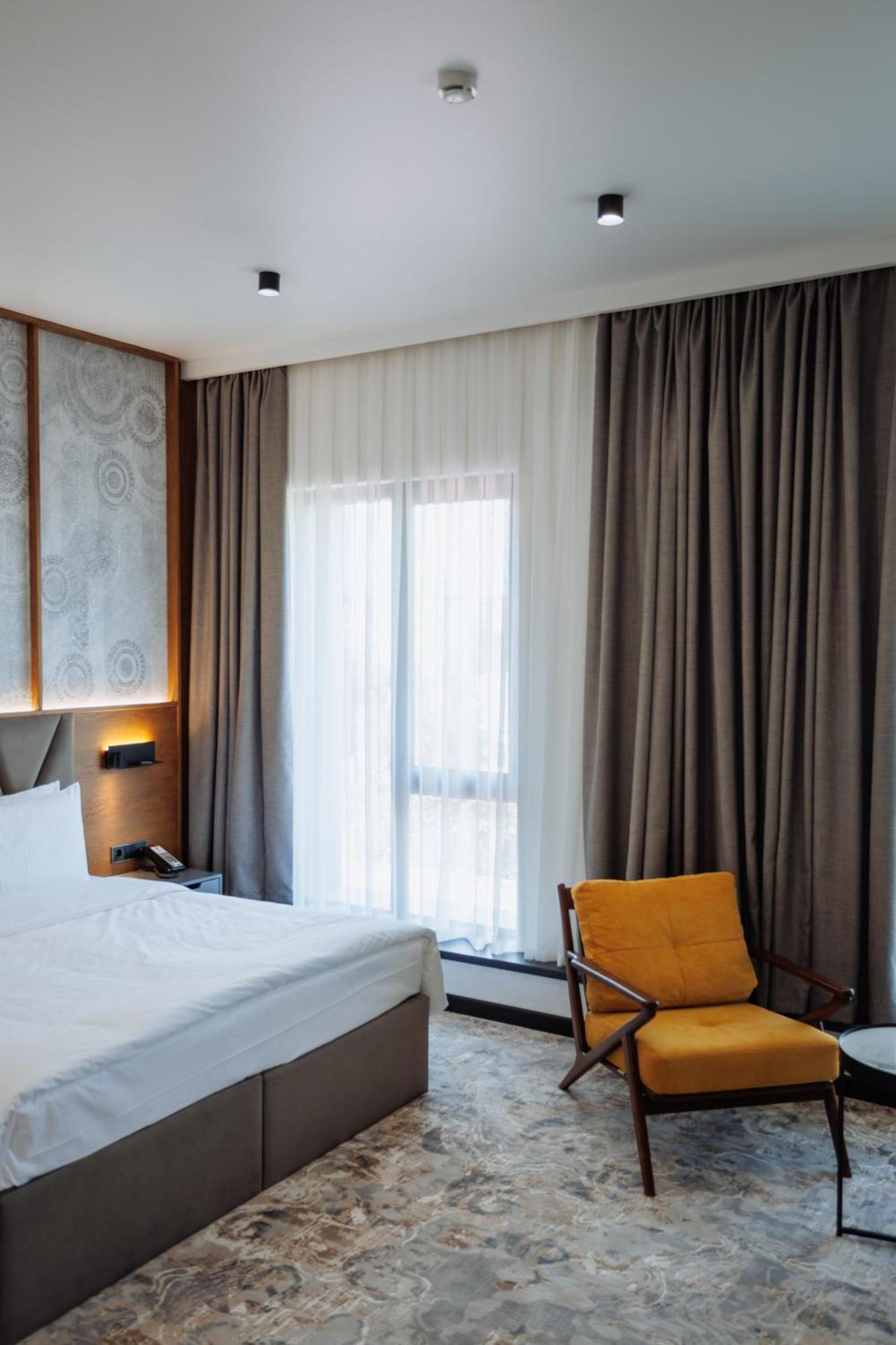 Aurum Garden Hotel Шимкент Екстериор снимка