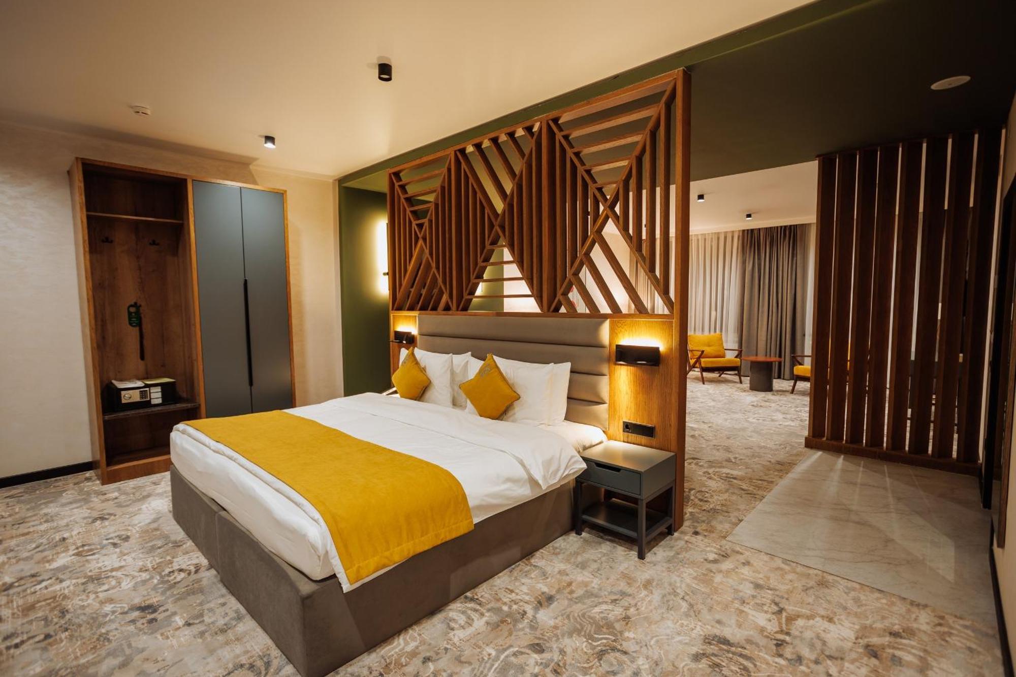 Aurum Garden Hotel Шимкент Екстериор снимка