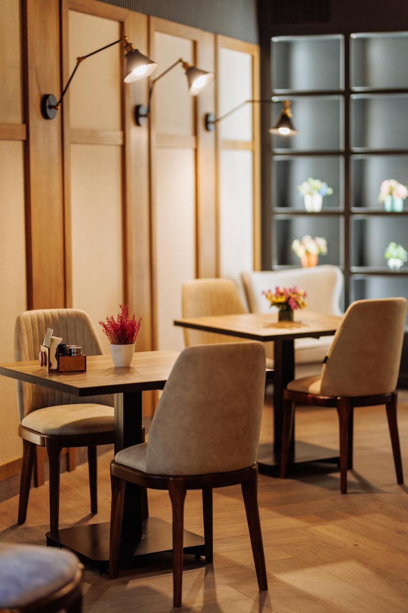 Aurum Garden Hotel Шимкент Екстериор снимка